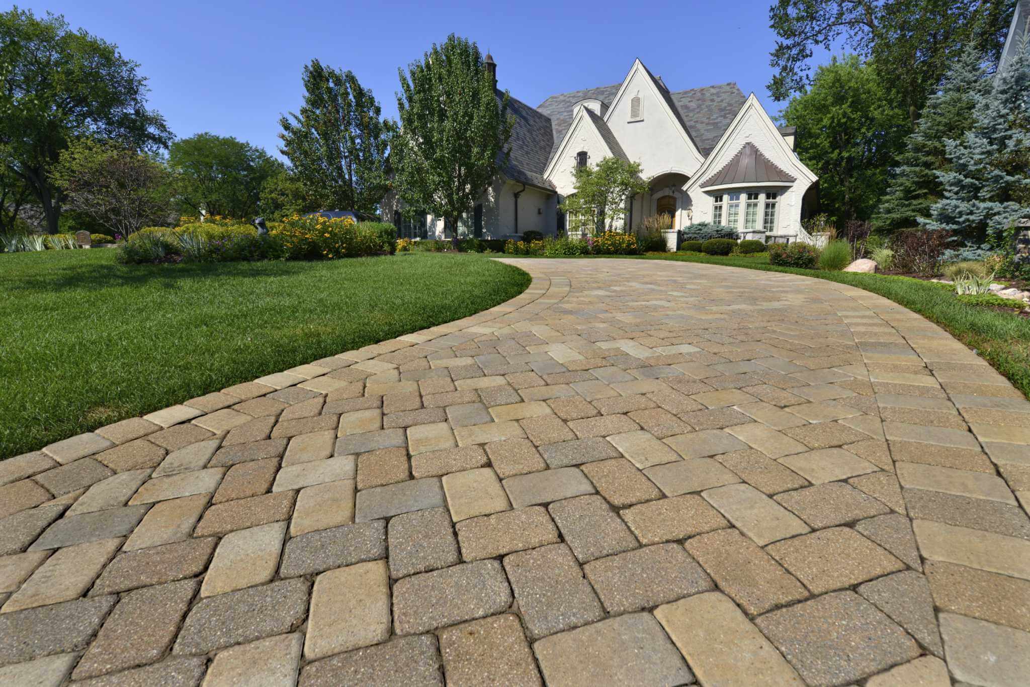 1773144271_laying-paving-slabs (1).jpg